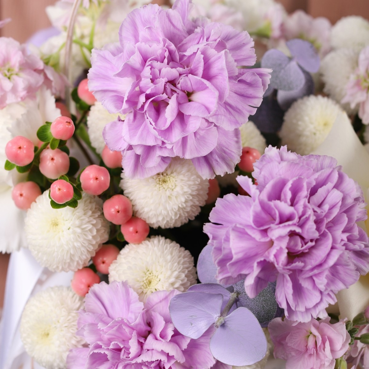 nedorogaya korzina s cvetami  7